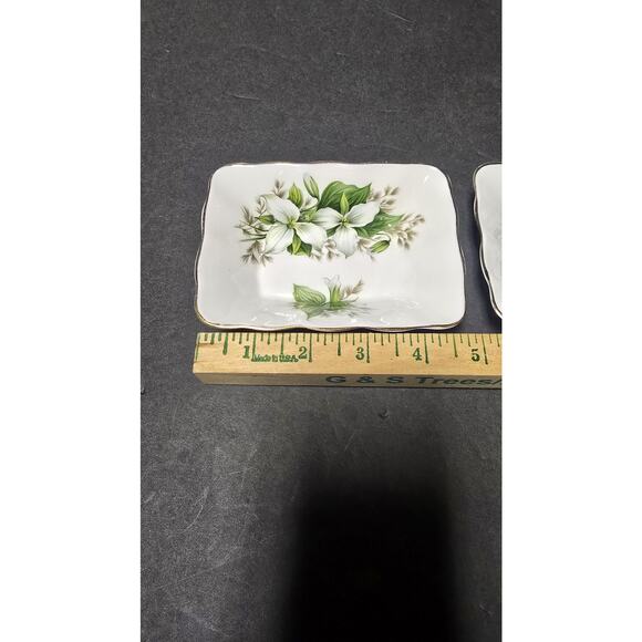 Royal Albert Trillium Bone China Trinket Nut Dishes Set of 2 England Gold Trim - Picture 7 of 7
